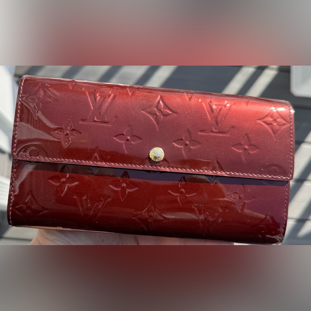 Louis Vuitton Burgandy Monogramed Vernis Sarah Wallet with COA - Picture 6 of 16